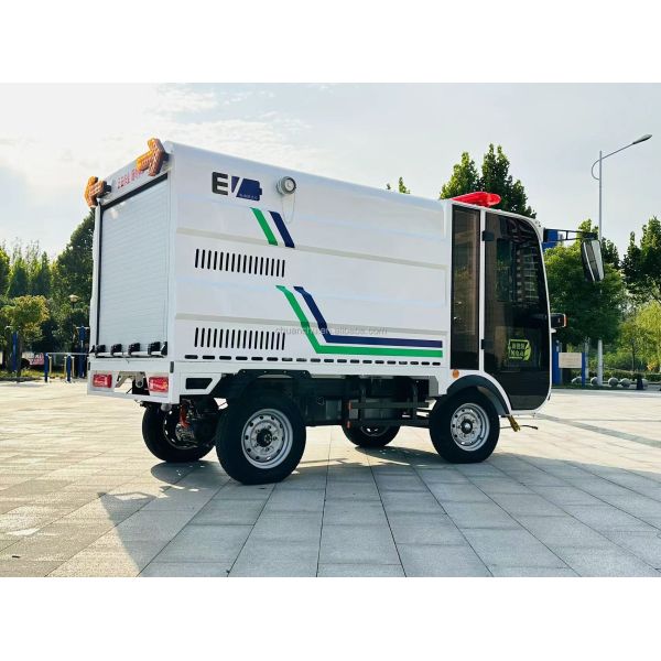 Fully Enclosed Sanitation Cleaning Truck Four Wheel Drive Pure Electric Sprinkler Truck