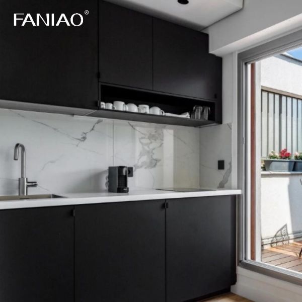 Простой функциональный кухонный шкаф мини-кухня для проекта квартиры