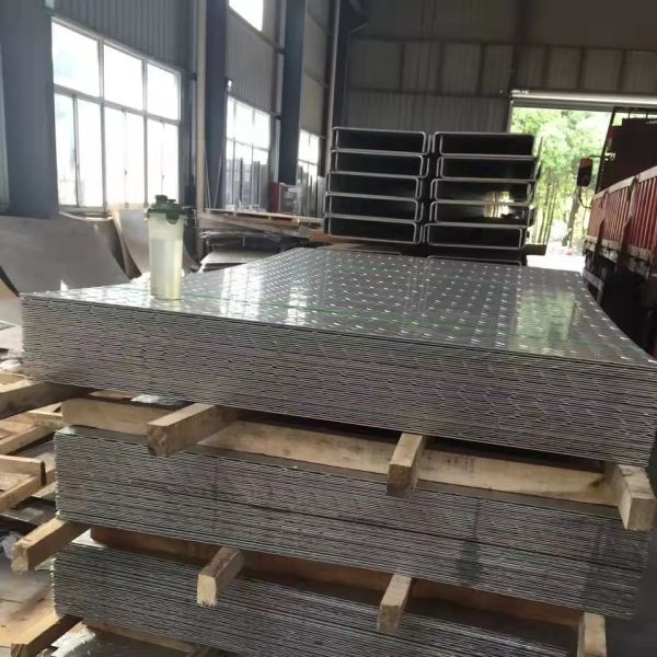 304 316 Stainless Steel Checkered Plate Embossed Stainless Steel Sheet 4X8 4X10 FT for Anti-Slip Applications