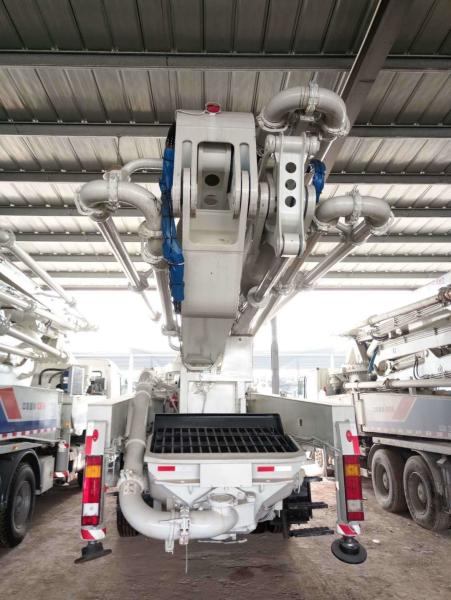Zoomlion 47m pompe à béton d'occasion pour le mélange prêt service après-vente 12060*2500*4000mm