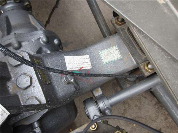 ZZ4257N3241W Sinotruk Tractor Trailer Truck With 371HP Engine And HW76 Cabin