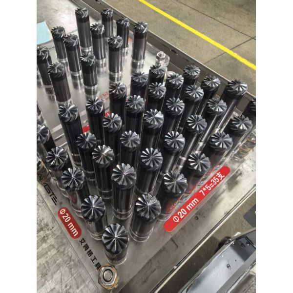 Fraise en bout carbure monobloc 12-plaquettes pour finition de précision