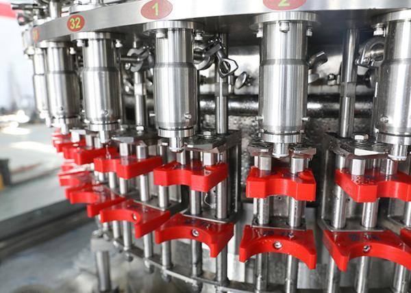 Controle líquido quente do PLC da máquina de engarrafamento da suficiência da bebida de Monoblock Engery