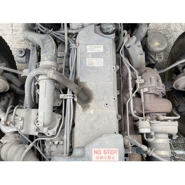 6 Pneus Diesel Usados caminhões pesados Posição de direção LHD com 3 assentos