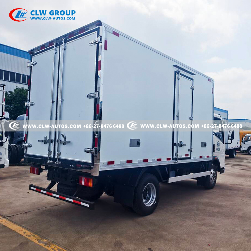 HOWO RHD 3 Ton Refrigerated Truck with Carrier Supra 550 Independent Cooling Unit for Cold Chain Delivery