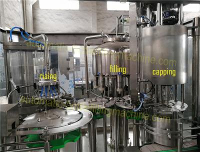 Máquina de engarrafamento automática giratória de Monoblock para 250 - 2000ml engarrafou a água refinada