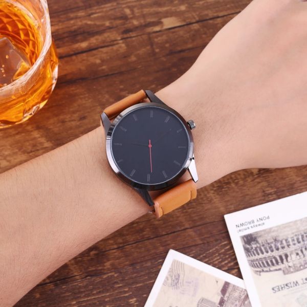 Personalized Watches For Men leather Band 52g Weight Round Crown type