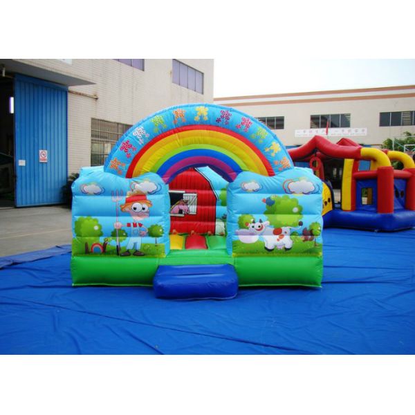 La granja al aire libre del arco iris embroma la casa inflable de la despedida 0.55m m PVC 3 los x 2m para el partido