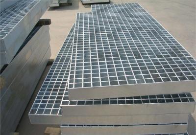 Passagem de aço industrial que raspa o tamanho personalizado característica galvanizado do mergulho quente