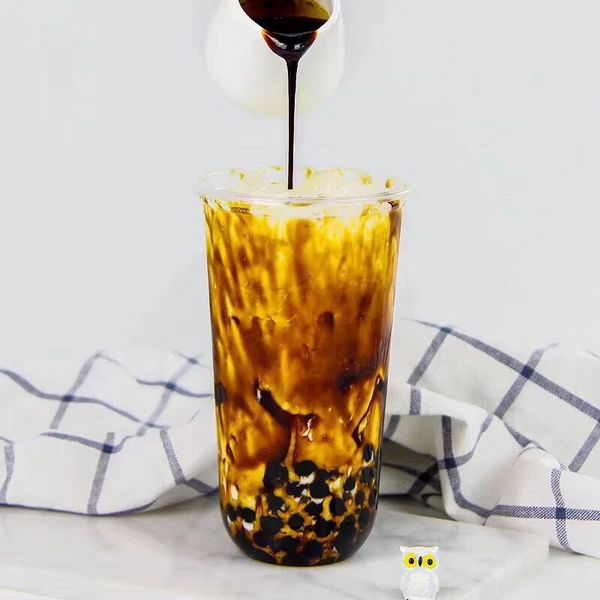 6 чашек 700ml печатания цвета устранимых пластиковых с крышками и подгонянным соломой логотипом