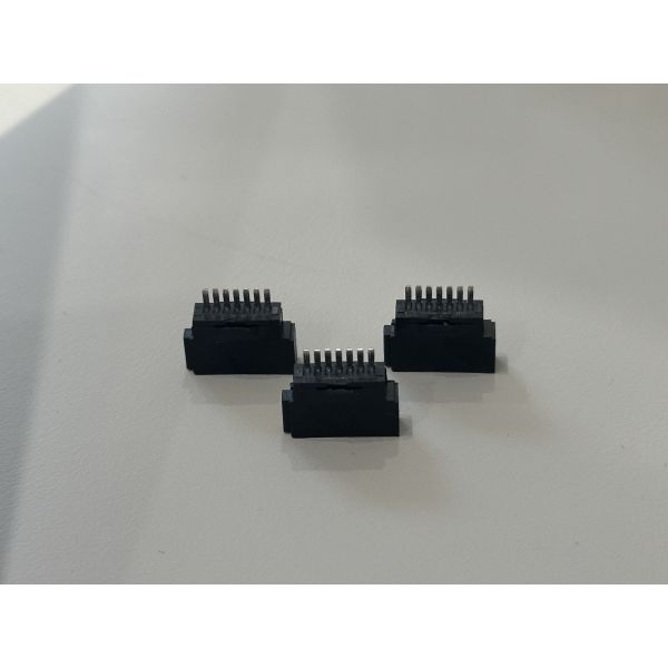 SATA 7P SMT female PCB connector, 1.27mm pitch gold-plated terminals, right-angle board mount, high-speed data signal transmission, customization for server, storage, automotive electronic devices