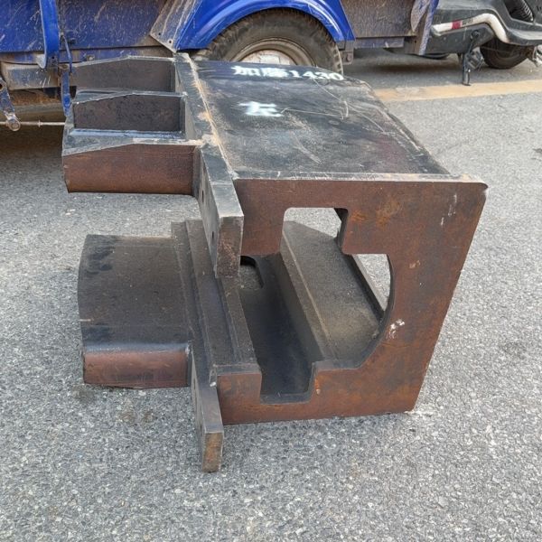 Idler Yoke / Front Fork for Kato HD1430 Excavator Undercarriage Parts，Compatible with Kato HD1430 Excavator Idler Front Fork, Jaw Bracket, Undercarriage Components Including Four Wheels and One Track