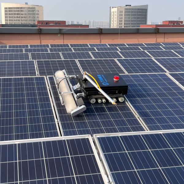 Moeda dos EUA Robot de limpeza solar emergente com cabeça de escova de 1100 mm alimentado por bateria de lítio