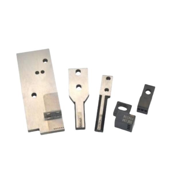 Máquina de bobina para clavos con juegos de troqueles de prepunzamiento, cabezal de prensa de arco, tijeras, cuchilla de acero de tungsteno