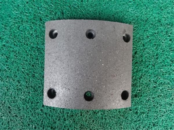 FAW Truck Chiassis Standard Size Brake Pads with Kinds of Hole Numbers