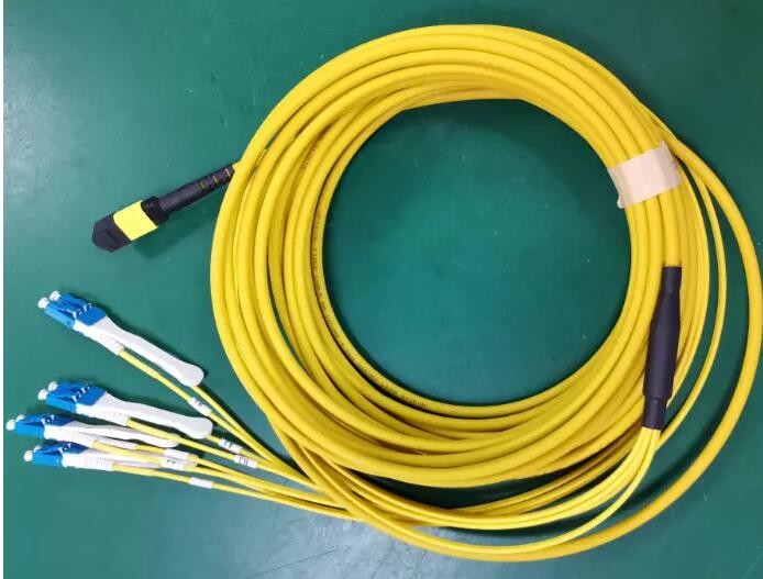 24 гибкого провода фиолетовые 10M волокна пути MPO MTP 40G 100G SFP OM4 оптических