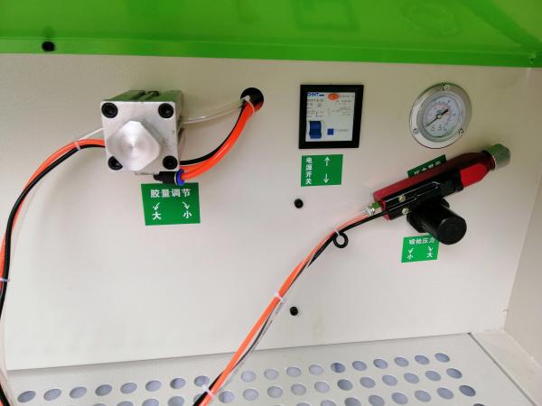 水ベースの自動接着剤噴霧機 高速 簡単制御