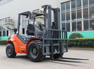 2.5 Ton 4 Wheel Drive Rough Terrain Forklift / 4x4 Forklift 42KW