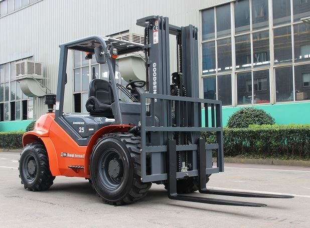 2.5 Ton 4 Wheel Drive Rough Terrain Forklift / 4x4 Forklift 42KW