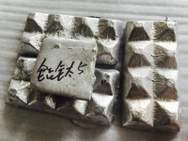 Aluminum Titanium Ingot Or AlTi50 AlTi5 Alloy Of Different Purity