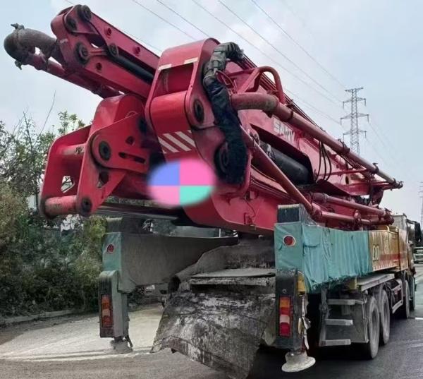 44000kg 180m3/h 最大理論出力量と重用構造設計の使用コンクリートポンプ