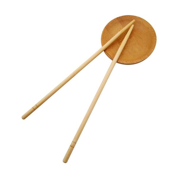 A fábrica vende diretamente hashis de bambu redondos descartáveis do macarronete para o restaurante