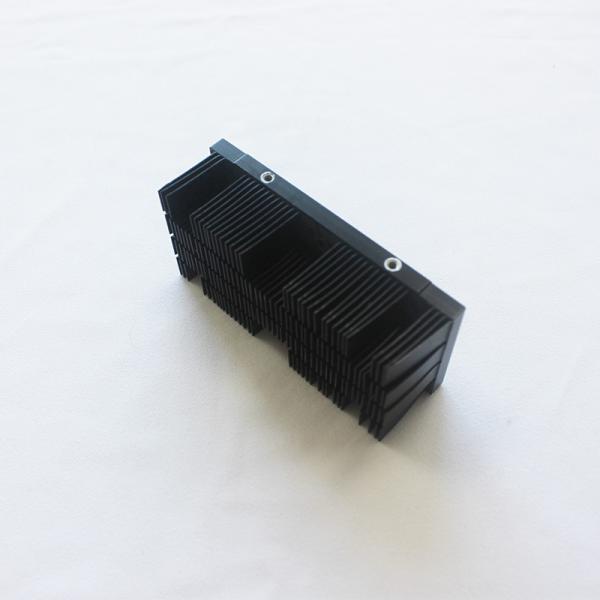 Alto densidade reto ligado preto de anodização ISO9001 do dissipador de calor Al6063 da aleta