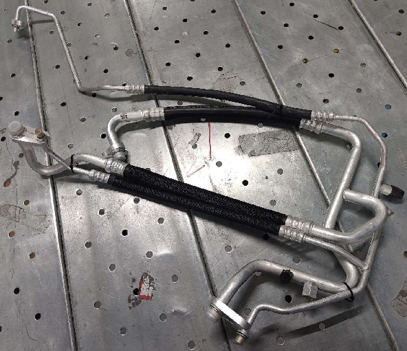 Le condensateur de condensateur à double climatisation automobile Tesla