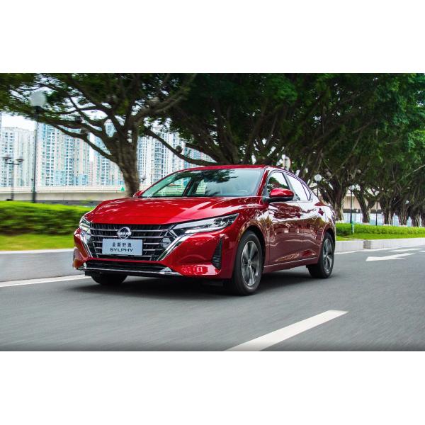 Автоматический седан Nissan Sylphy 1.6L CVT с пробегом 25001-50000 миль в 2024 году