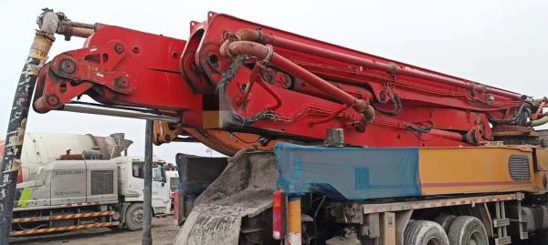 Utilisé 2014 Putzmeister 56m Béton Placement Boom pompage machine camion monté pompe à béton coût