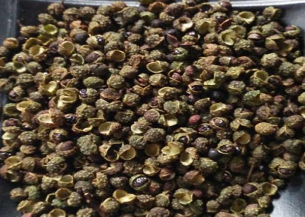 Dried Green Zanthoxylum Bungeanum , Natural Food Spices Health Care And Tonic