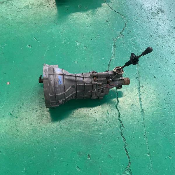 Acero Aluminio de segunda mano Transmisión de automóvil 4x2 QD32 Caja de cambios Para ISUZU