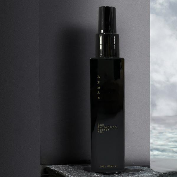 Botão de spray de plástico preto quadrado 150 ml para cuidados cosméticos da pele
