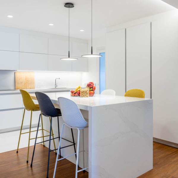 Floor To Ceiling Modern Matte White Lacquer Paint Kitchen Cabinet