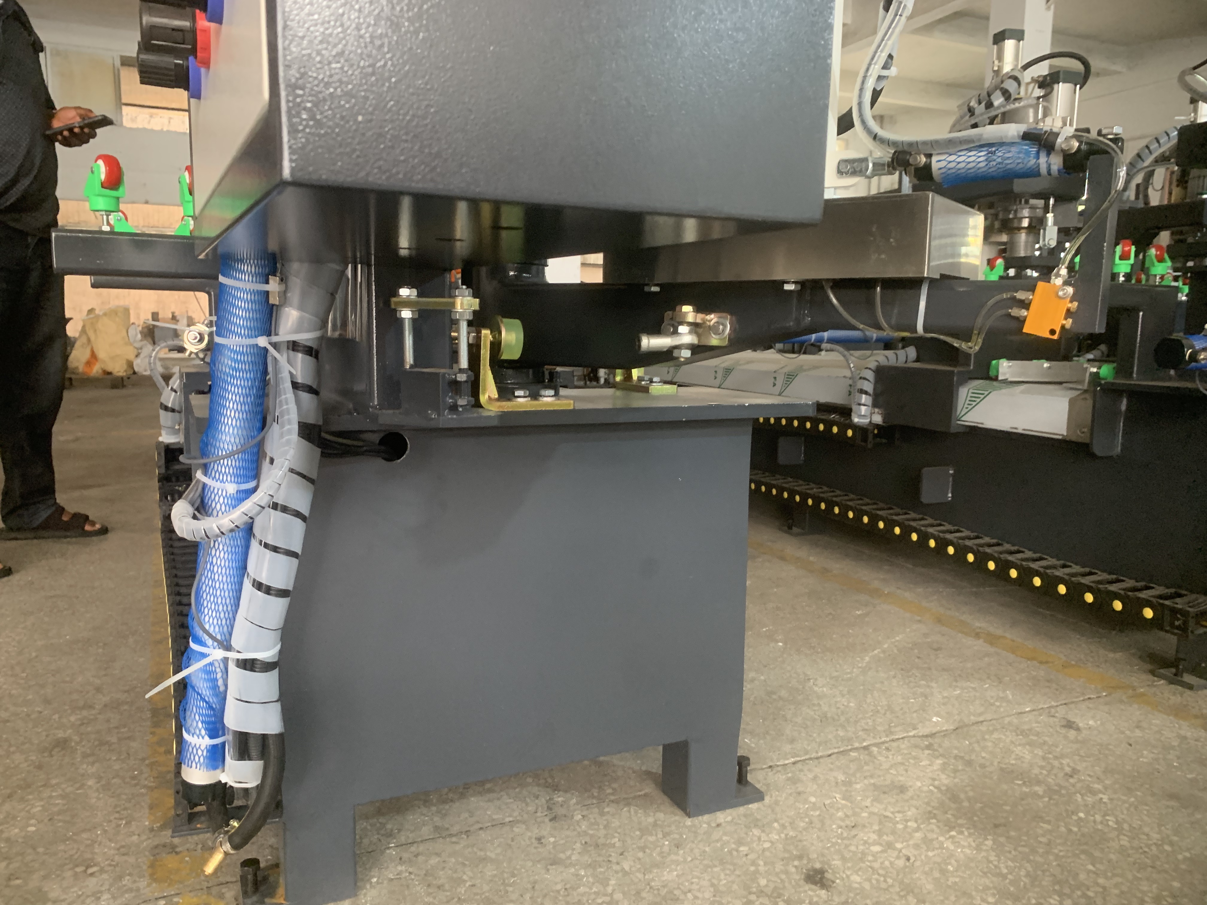 Double-head CNC PLC-controlled Glass Edging Machine For Automatic Glass round edging, Grinding, And Polishing.