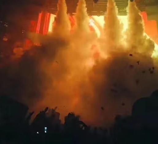 50/60HZ Voltage Nightclub Wedding Smoke Machine with Customized Colored Smoke Effects