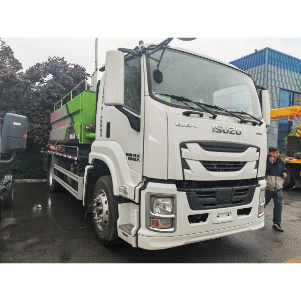 ISUZU GIGA 4x2 Combined Vacuum Sewer Jetting Truck | High Pressure Fecal Suction & Sewage Cleaning Truck