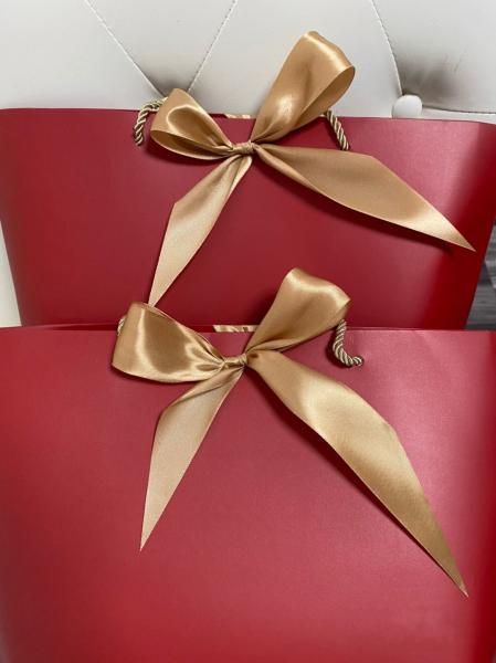 ODM Pantone Color 250gsm Bridesmaid Paper Gift Bags 25*37*11cm