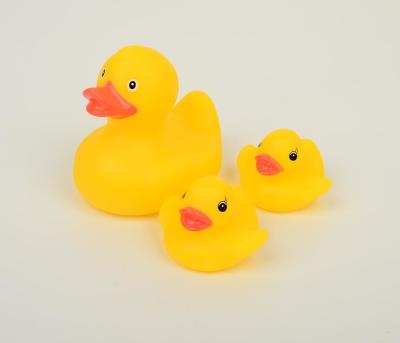 Cute Floating Bath Mini Rubber Ducks Family With Two Baby Duckies Water Resistant