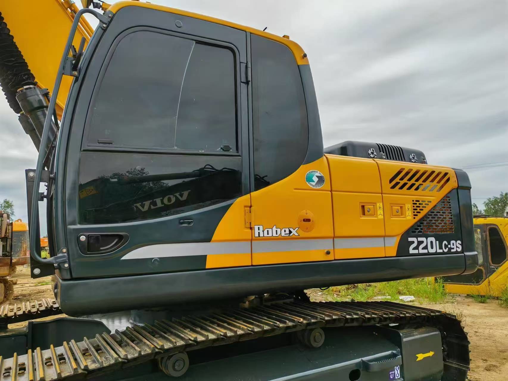 Экскаватор Hyundai 220-9S - высокопроизводительный, стабильный и надежный экскаватор