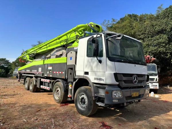 Placing boom pump Hopper Accessory Sheet Metal and System Check for Zoomlion 56m Concrete Pump Truck