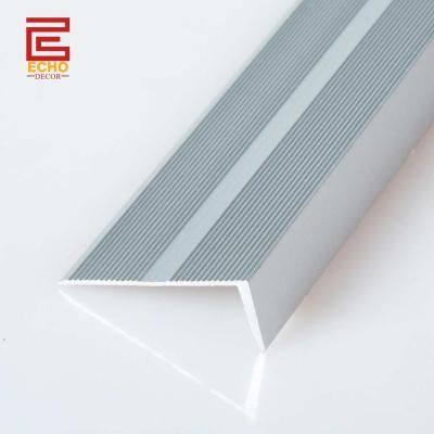 Moldura de Nariz de Escalera Metálica para Tablones de Vinilo - Acero Inoxidable Antideslizante