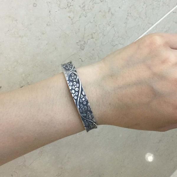 Women Sterling Silver Engraved Flowers Buddhist Sutras Retro Cuff Bracelet Bangle (SZ0161)