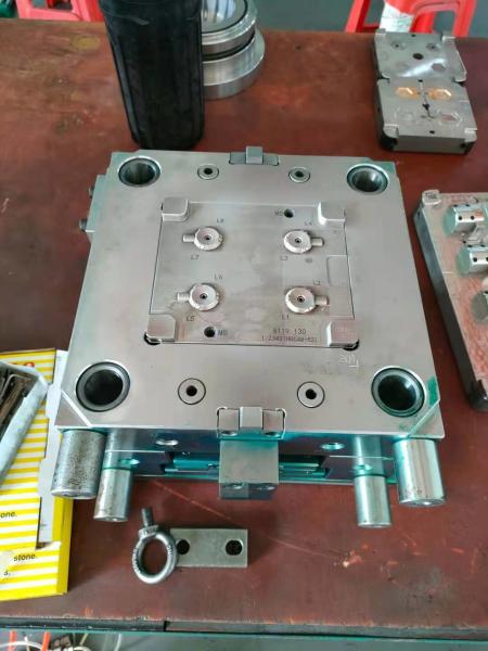300000 Cavity Custom Plastic Molding For ABS NYION PBT Plastic Cap