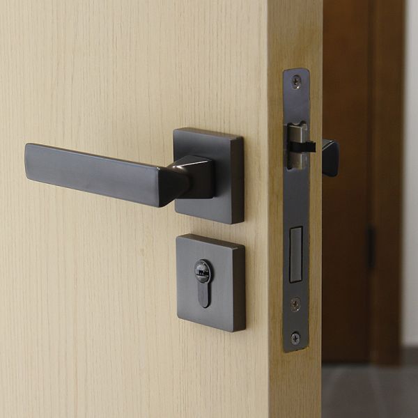 Interior Solid Wood Bedroom Door With Anti Theft Smart Lock Custom Sidewall Thickness