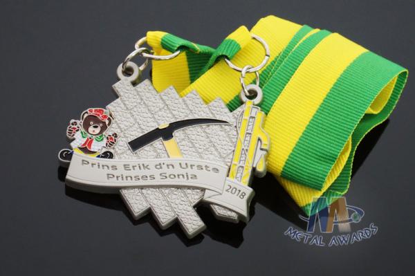 Maration Racking Enamel Medals , Custom Sports Medals With Yellow Green Ribbon