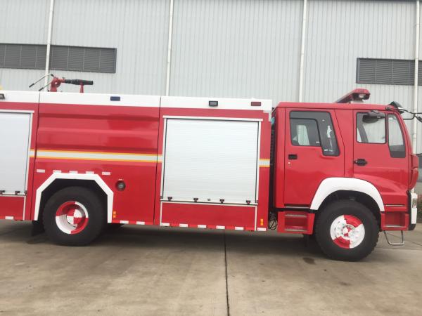 Howo caminhão de bombeiros de espuma de água de cor vermelha 196kw 6 toneladas com cabine dupla