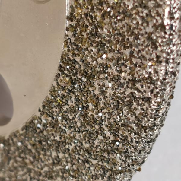 Электроплавированное шлифовальное колесо CBN с уменьшающими весом отверстиями диаметром 150* внутреннее отверстие 30* толщина 5,5* ширина 25