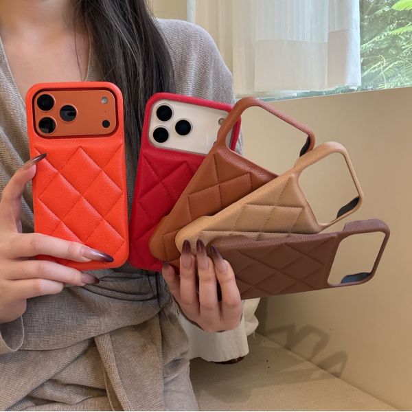 Coque simple motif litchi rouge-brun + argent modèle cc 13-17pm