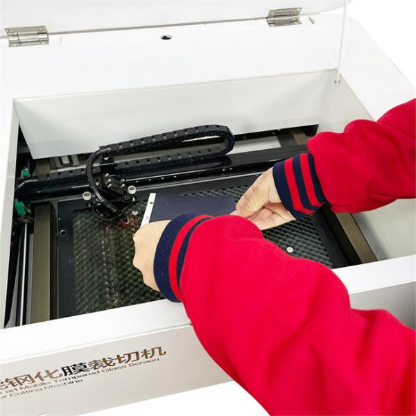 専門的な設計と管理ソフトウェア ダキンの移動型冷却ガラススクリーン保護具レーザー切削機